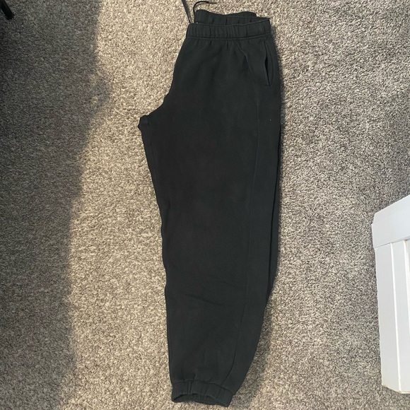 lululemon Scuba Oversized Mid-Rise Joggers - Picture 5 of 9